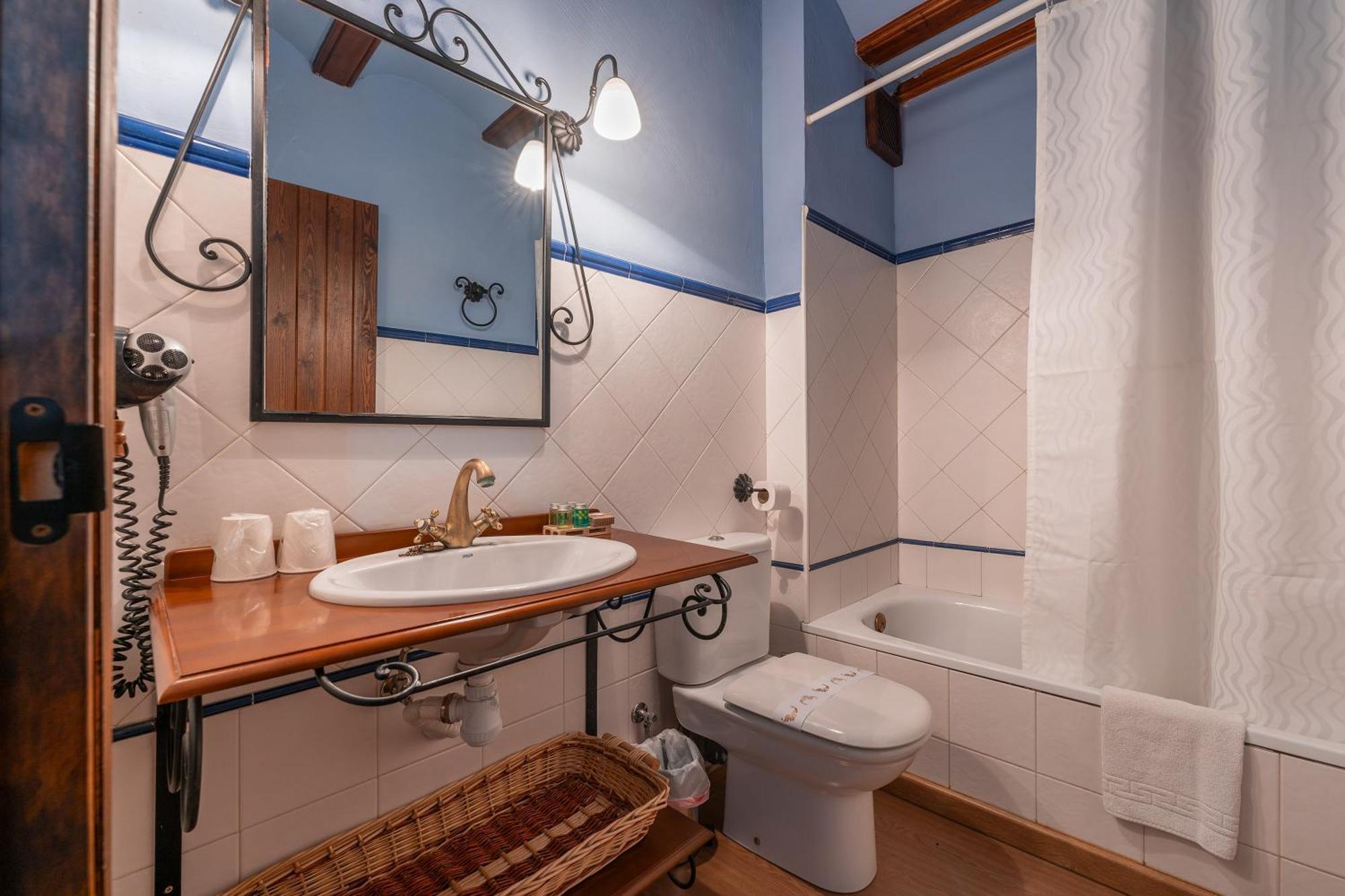 Hotel - Restaurante Prado Del Navazo อัลบาร์ราซิน ภายนอก รูปภาพ