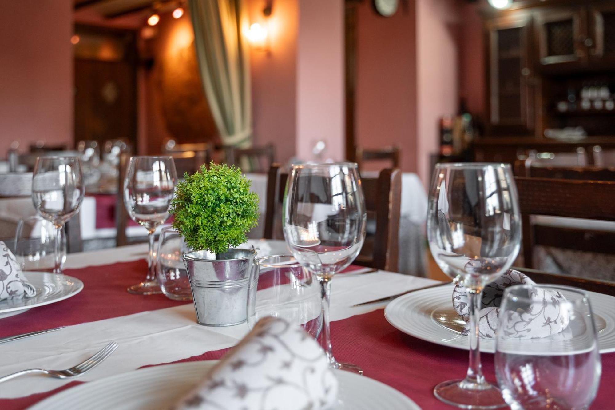 Hotel - Restaurante Prado Del Navazo อัลบาร์ราซิน ภายนอก รูปภาพ